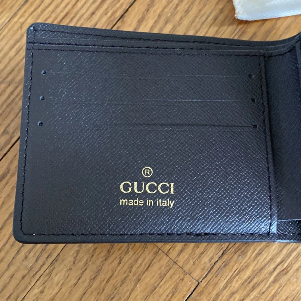 Men’s designer look wallet NIB